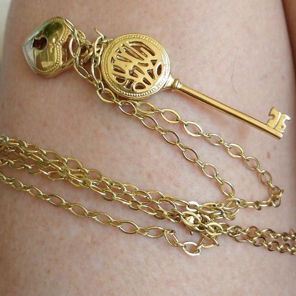 💕Lily Pulitzer heart lock and key chain necklace. Like new - Picture 4 of 7